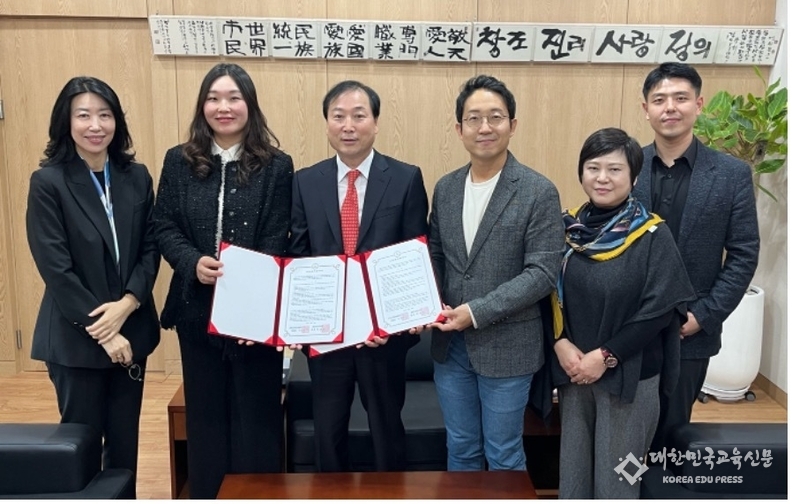 <사진> (왼쪽부터) 이현서 호텔관광학과 학과장, 김미선 독일 힌독교육문화협회 부회장, 육동인 경인여자대학교 총장, 송진우 우버택시 CEO, 박용희 산학협력처 단장, 김준일 산학협력처 부단장