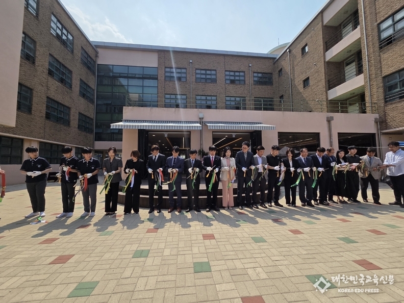 테이프 커팅식 