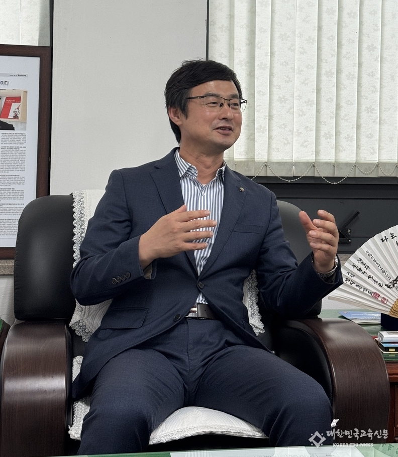 경남교총 회장으로서 철학과 정책을 밝히는 김광수회장