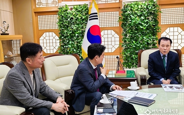 眞心 교육 대담 - 김지철 충남교육감 “미래교육의 해답-현장의 바텀업(Bottom-up) 혁신”