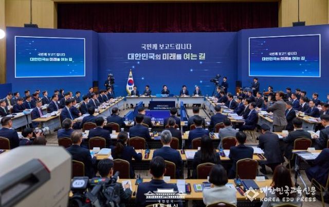 이재명 대통령 "국가공무원의 1시간은 5200만 시간의 가치 있어"