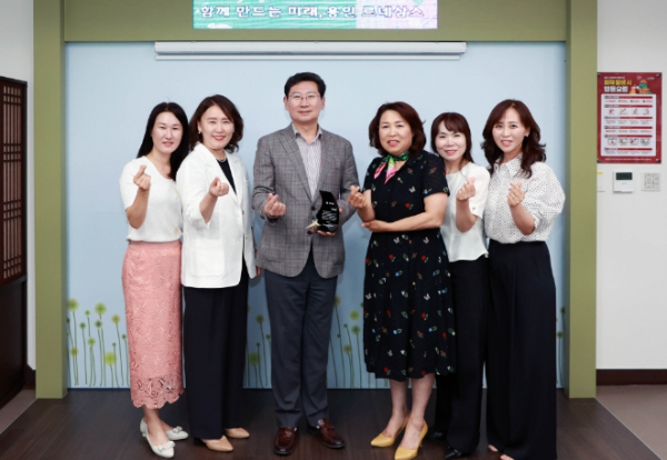 지난 20일 이상일 용인특례시장이 용인시어린이집연합회로부터 감사패를 받았다.