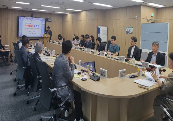 용산구가 적극행정위원회 심의를 거쳐 2024년 상반기 적극행정 우수 공무원 5명을 선발했다