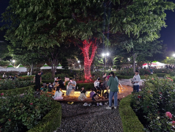 장미공원 황토볼 산책로