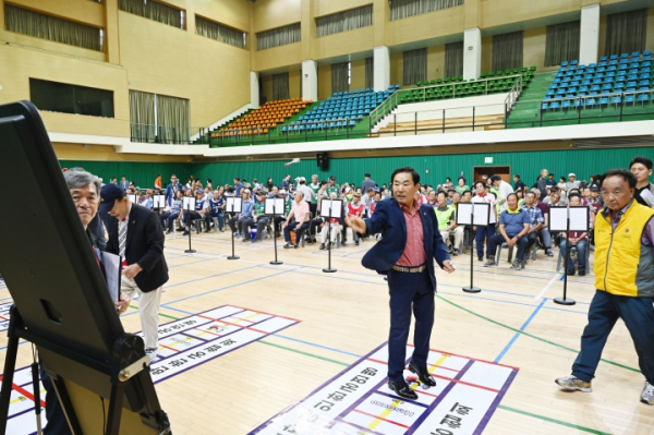 창녕군(군수 성낙인)은 지난 8일 창녕군민체육관에서 제5회 (사)대한노인회 창녕군지회장배 한궁대회를 개최했다.