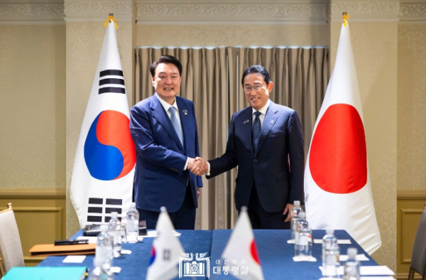 7월 10일 윤석열 대통령은 기시다 후미오 일본 총리와 한일 정상회담을 가졌다.