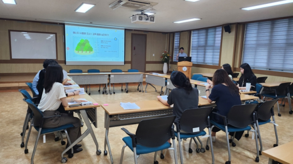 광주교육시민협치진흥원이 12일 기후위기 담당자와 함께 대응 위원회를 개최했다.