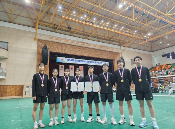 학생 검객들 전국펜싱대회에서 대전을 빛내다