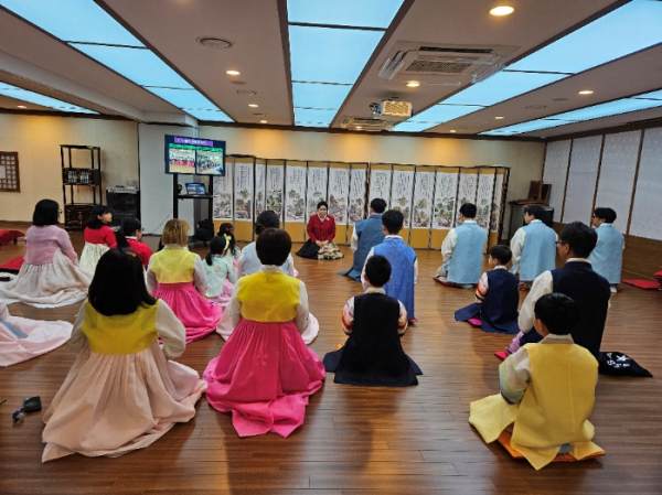 정을 나누고 함께 어우러지는 즐거움, 효(孝)