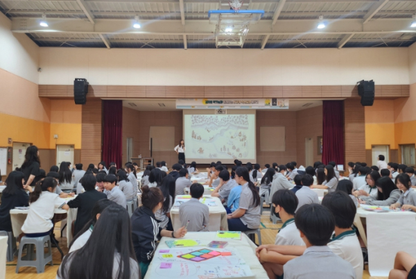 ‘2024년 작가와 함께 떠나는 책 속 여행: 작가와의 만남’(표선중·표선고)