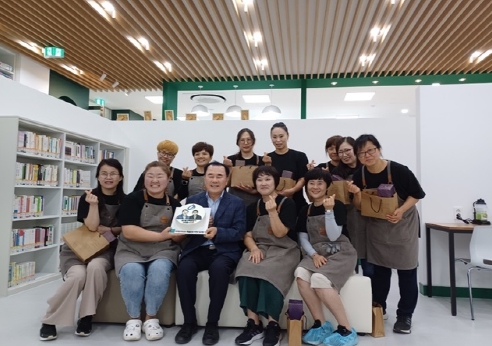 김지철 충남교육감, 서산중앙고 도서실 정리지원 사업 현장 방문