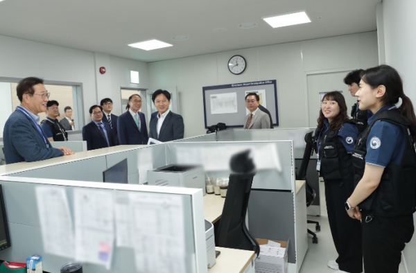 법무부장관, 인천공항출입국·외국인청 정책현장 방문
