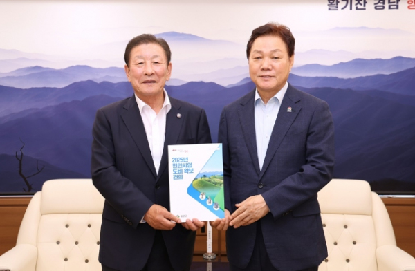 함안군수, 경남도청 방문… 2025년 현안사업 도비 확보 건의