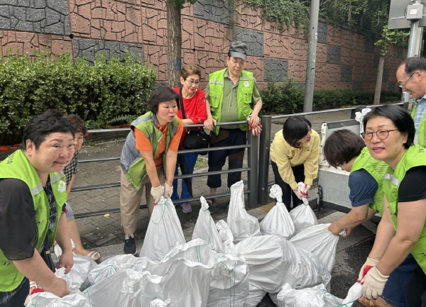 성북구 정릉1동 마을안전協, 집중호우 피해 가구 위해 발 벗고 나섰다!