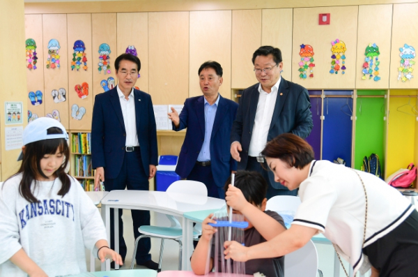 화천군과 강원특별자치도, 저출산 고령사회위원회기 저출생 위기극복을 위한 정책 현장 간담회를 24일 화천읍 화천커뮤니티센터에서 개최했다.