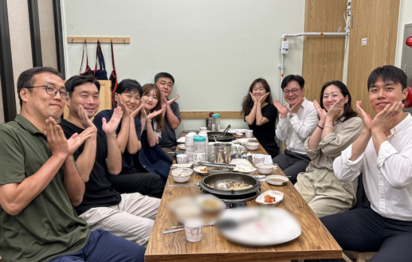 김병수 김포시장이 ‘소통밥상 통하는 한끼(통끼)’를 통해 예산 담당 직원들과 소통하고 있다.