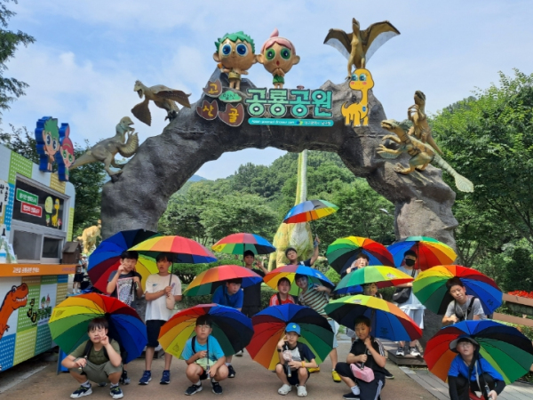 고산골 공룡공원에 양산대여소 확대 설치하는 등 폭염 대응에 나선다.