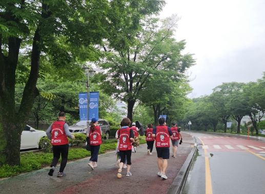 아침 체육활동 중인 연수생 모습.
