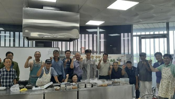 여주시, '행복한 주방, 여주시 남성 어르신 요리 입문 교육' 큰 호응으로 마무리