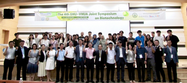 경상국립대학교(GNU)와 베트남국립농업대학은 7월 29일 하루 동안 가좌캠퍼스 공동실험실습관 2층 허준홀에서 ‘2024 제4회 경상국립대-베트남국립농업대학 생명과학 공동심포지엄’을 개최했다.