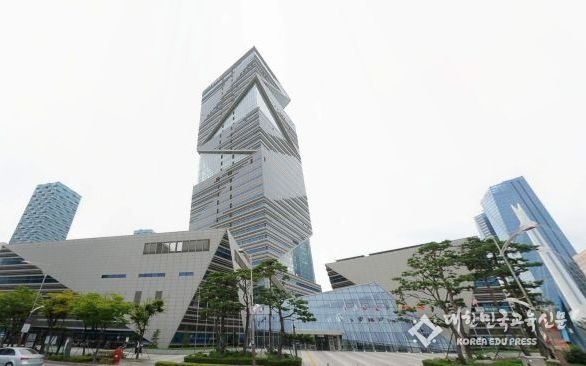 “아름답고 특별한 한국어. 이제 혼잣말도 한국어로 해요.” 2024년 IFEZ 외국인 한국어 말하기 대회, 한국어 실력 으뜸